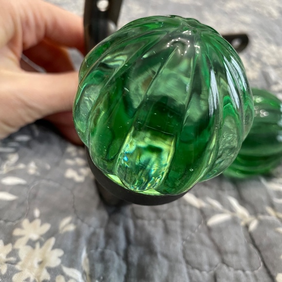 Umbra Drapery Holdbacks - Set 2 pieces (Green) - Picture 3 of 3